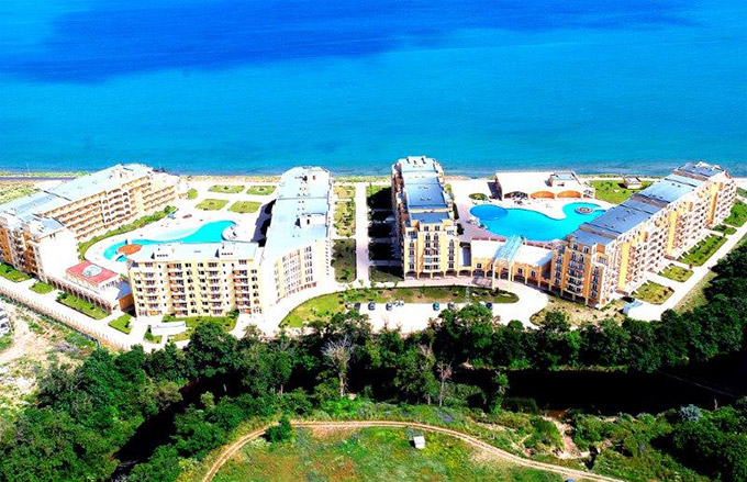 Aheloy_Palace_Exterior_3_2.jpg