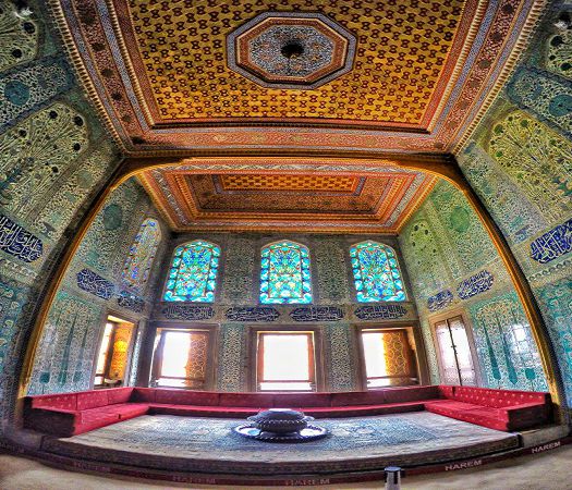 Topkapi-Palace-Harem-Chamber-of-the-Crown-Princes-1.jpg