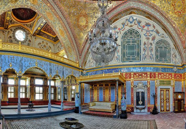 Topkapi-Palace-Garem-Imperial-Hall-13.jpg