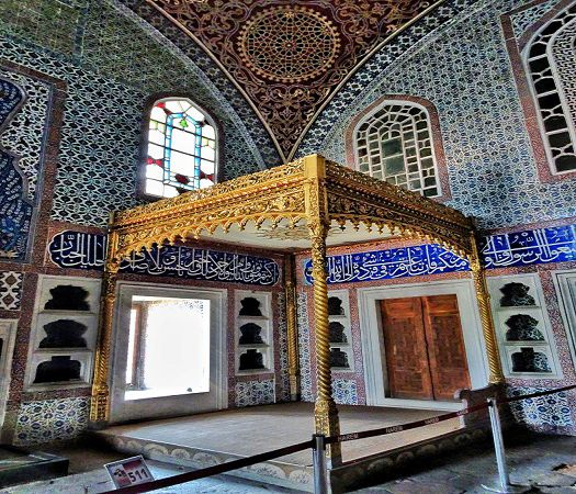 Topkapi-Palace-Harem-Privy-Chamberof-Murat-III-3.jpg