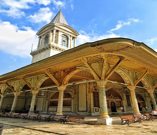 Topkapi-Palace-Гарем-Әділет мұнарасы.jpg