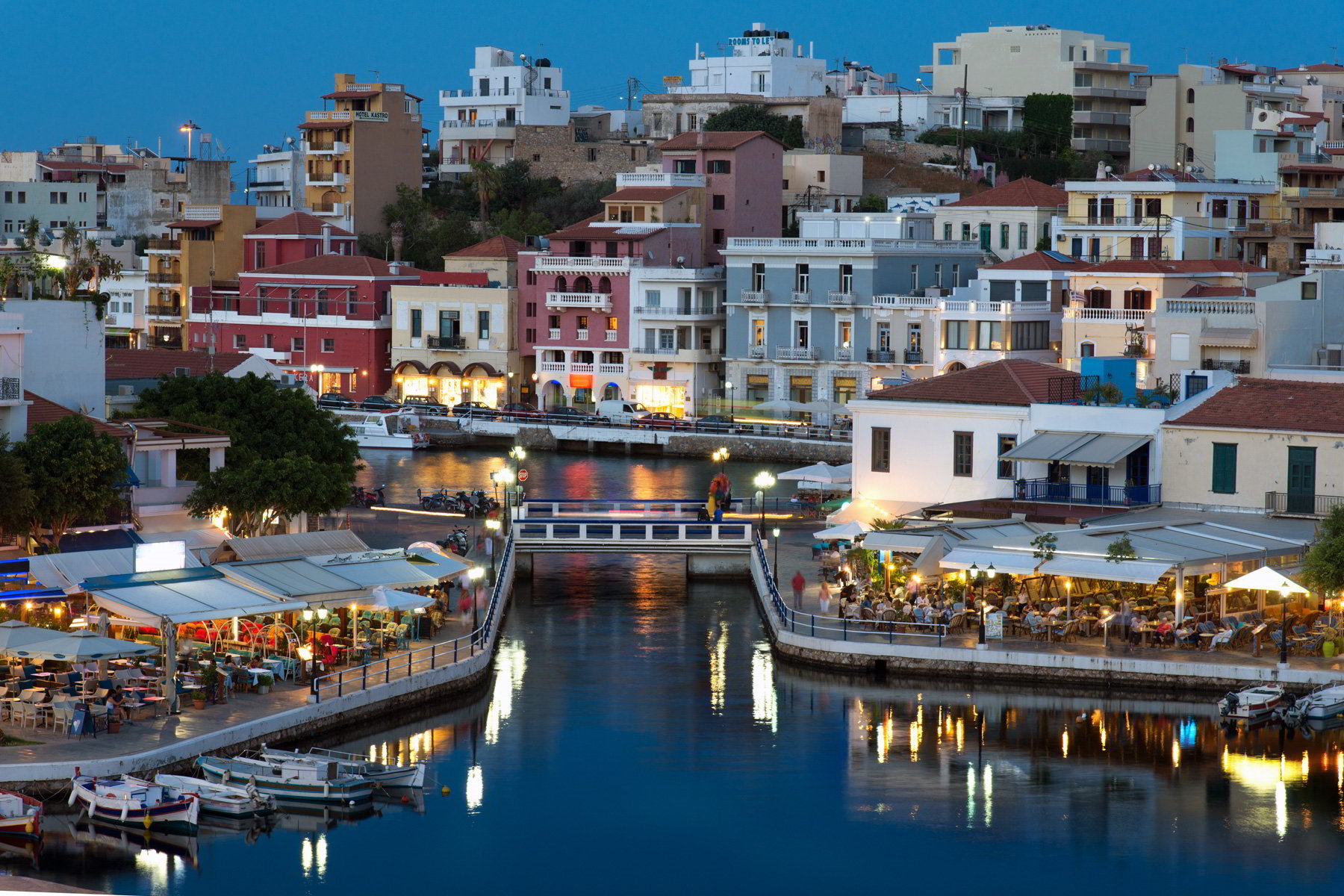 agios-nikolaos-by-night.jpg