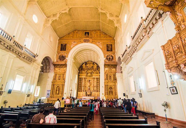 inside-bom-jesus-oldgoa.jpg