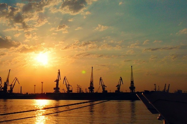 Морський порт Одеси port-4906335_960_720-2.jpg